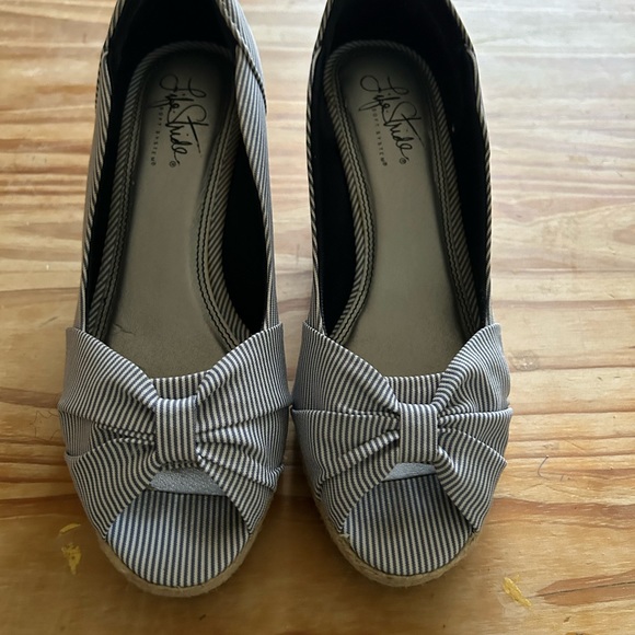 Slightly used blue and white fabric sandal - Picture 3 of 7